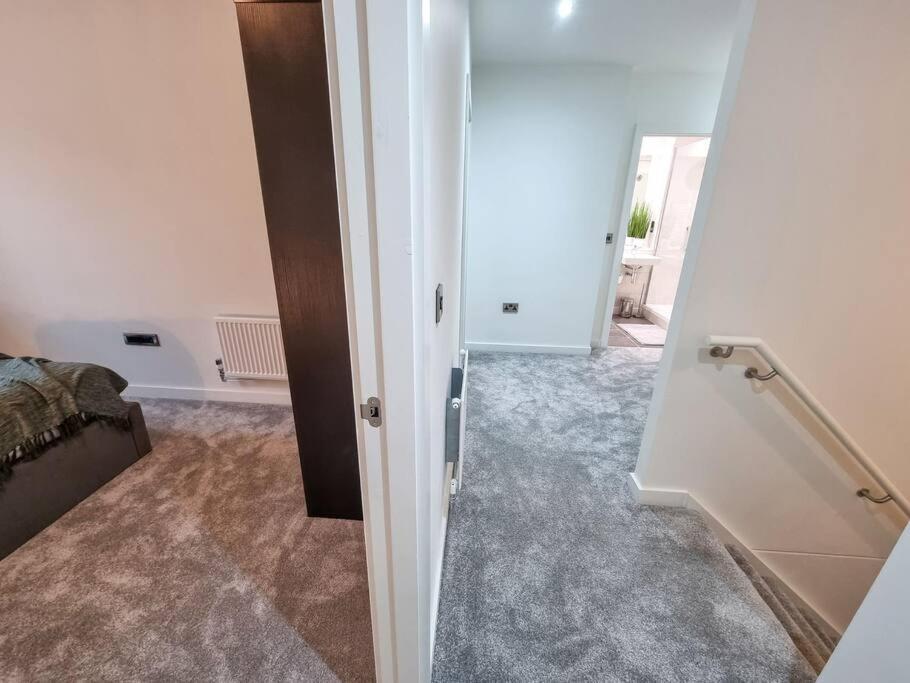 Stunning 4-Bedroom Townhouse With Free Parking Mánchester Exterior foto