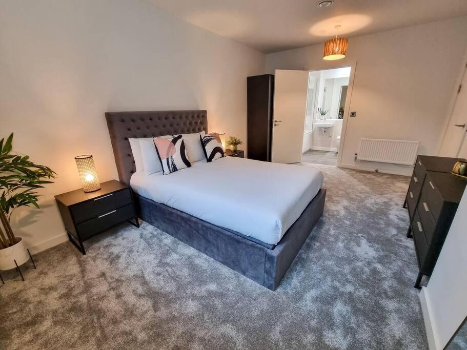 Stunning 4-Bedroom Townhouse With Free Parking Mánchester Exterior foto