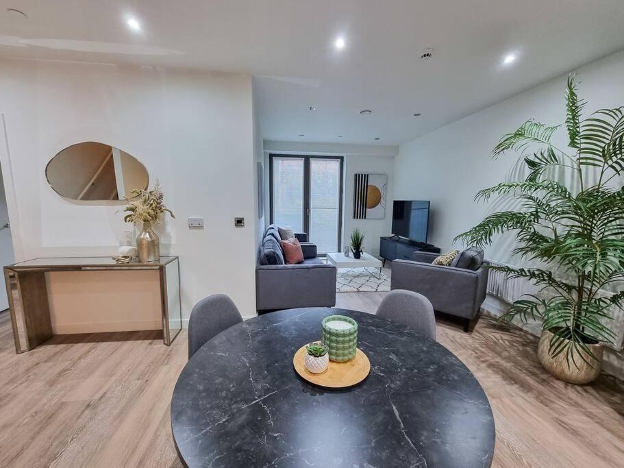 Stunning 4-Bedroom Townhouse With Free Parking Mánchester Exterior foto